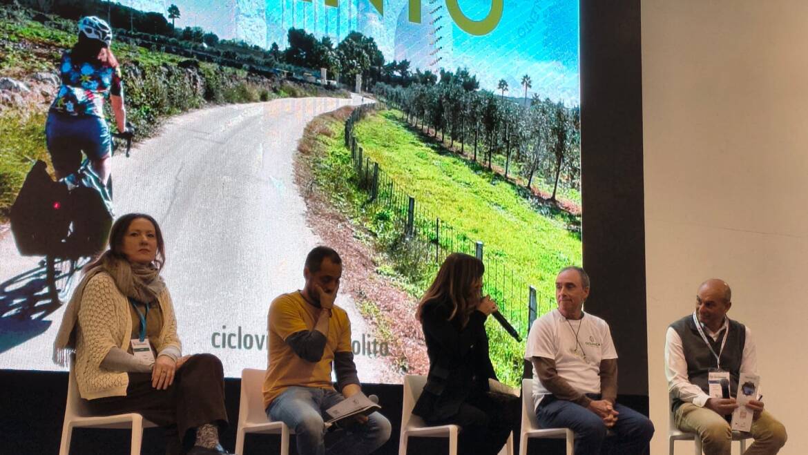 Sul palco a parlare di cicloturismo in Puglia